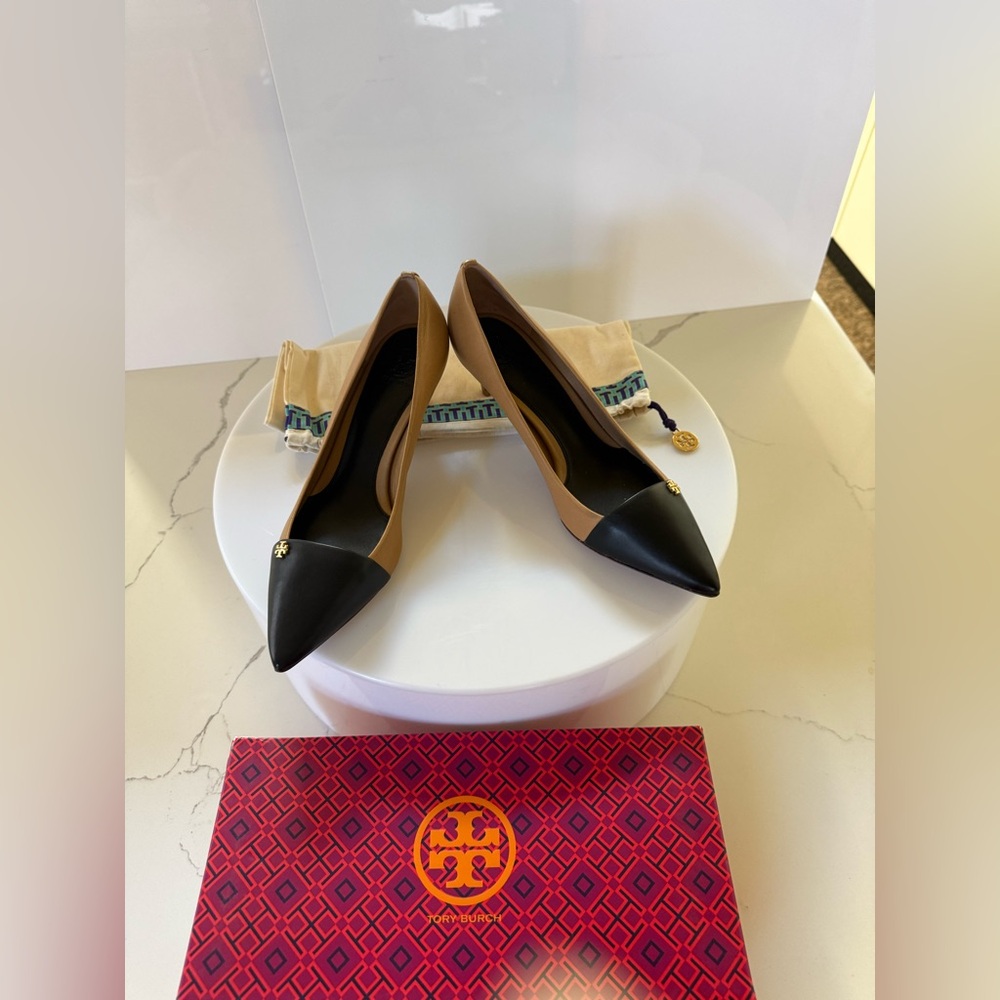 Tory Burch Black and Tan Pointed Toe Leather Flats with Logo Cap